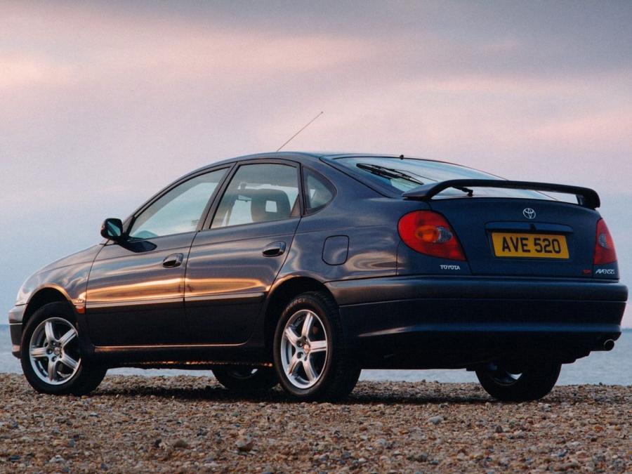  Toyota Avensis Hatchback 1997 года  (UK) (фото 2 из 3)